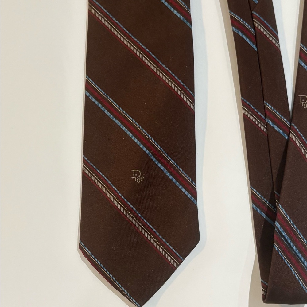 CHRISTIAN DIOR VINTAGE MENS BROWN 95%POLYESTER 5%SILK CLASSIC NECK TIE WIDTH:3"
